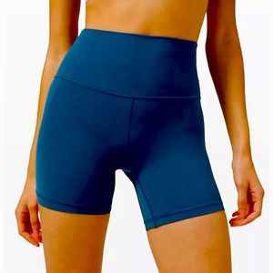 Lululemon Fast and Free 6” Short in Blue